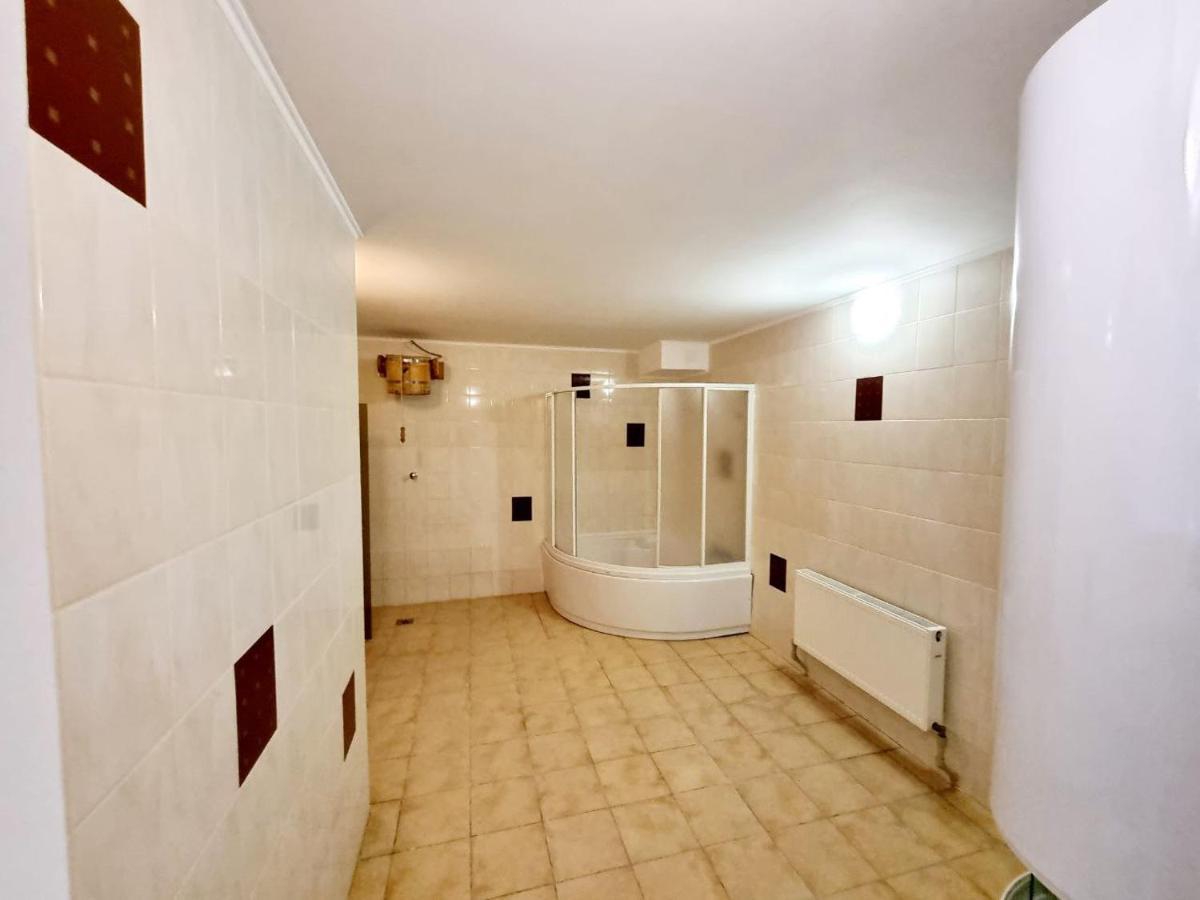 Helen Hotel ムィコラーイウ エクステリア 写真