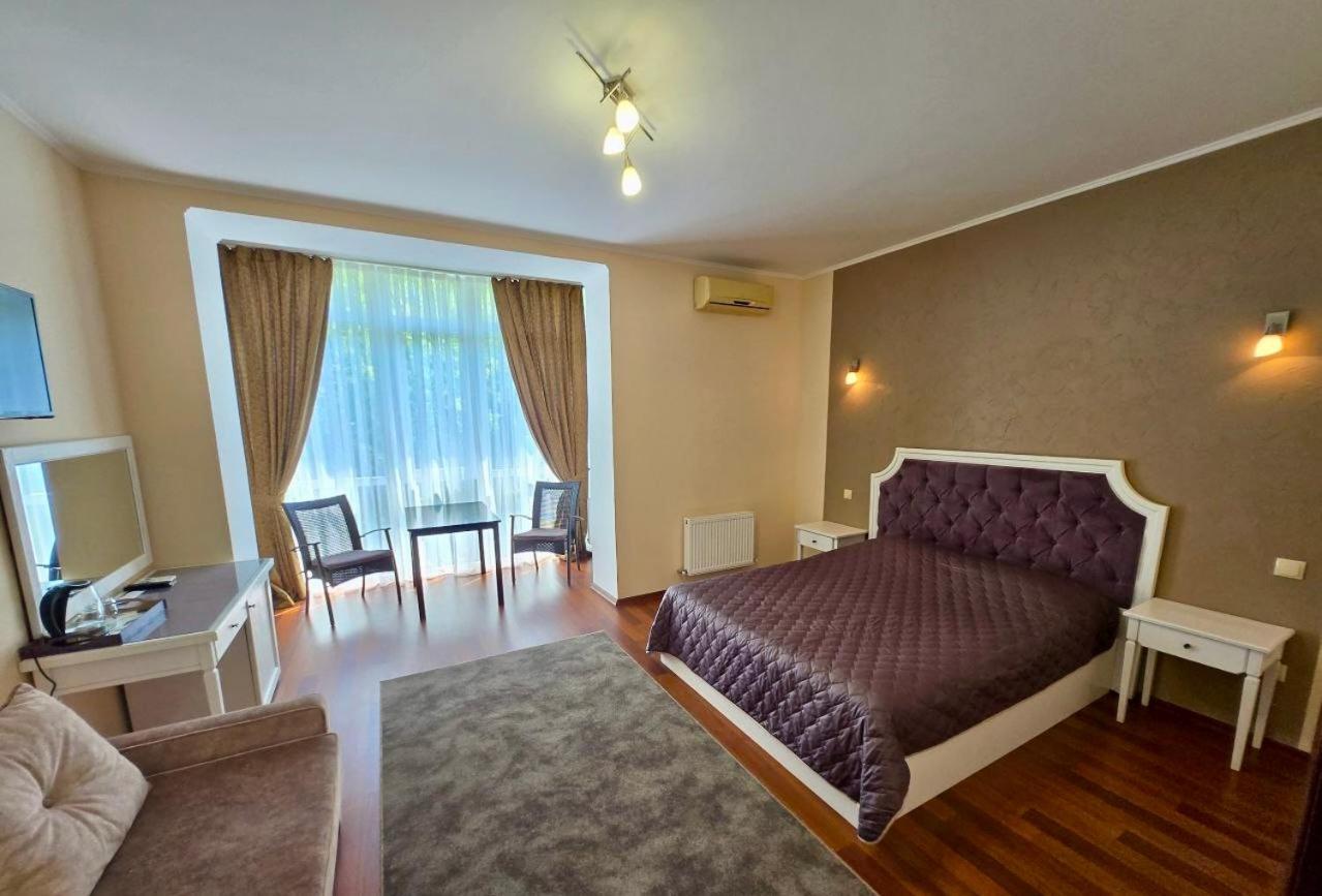 Helen Hotel ムィコラーイウ エクステリア 写真