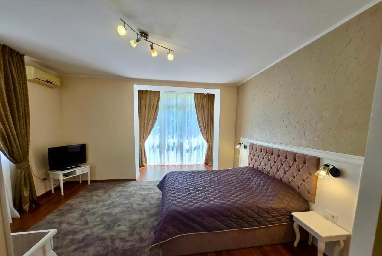 Helen Hotel ムィコラーイウ エクステリア 写真